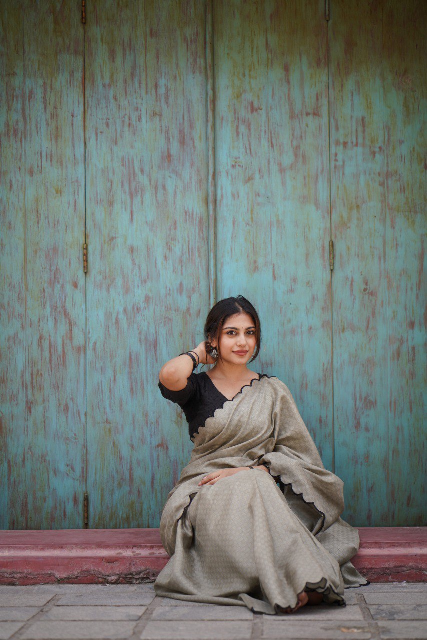 Premium Gadhwal Chex Saree with Arca Work & Lucknowi Work Blouse