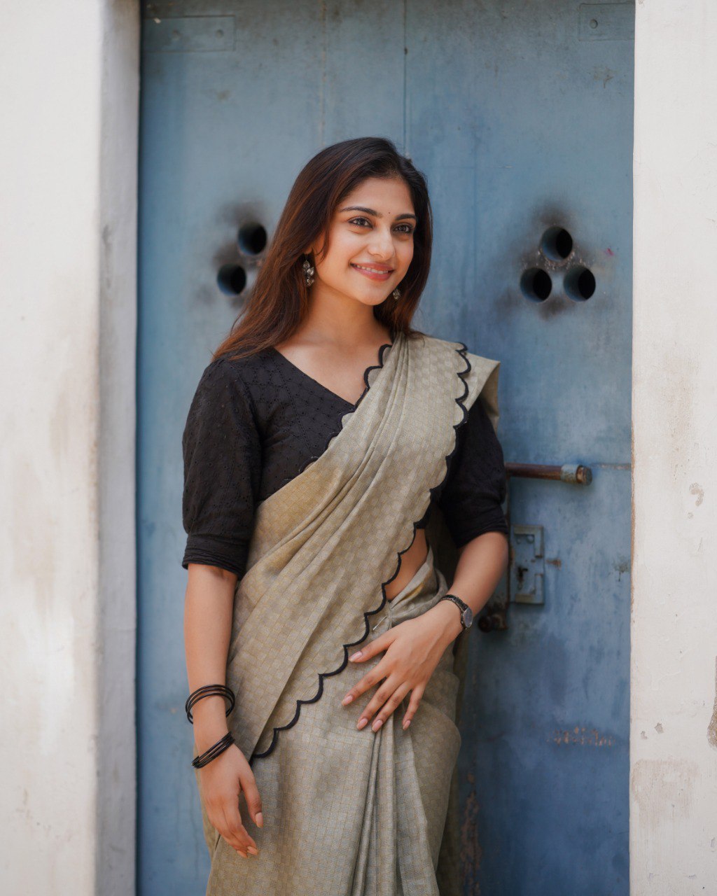 Premium Gadhwal Chex Saree with Arca Work & Lucknowi Work Blouse