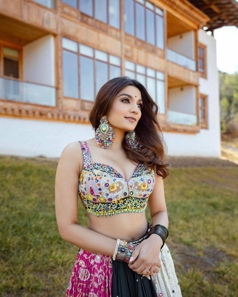 PRESENTING NEW DESIGNER PRINTED LAHENGA CHOLI